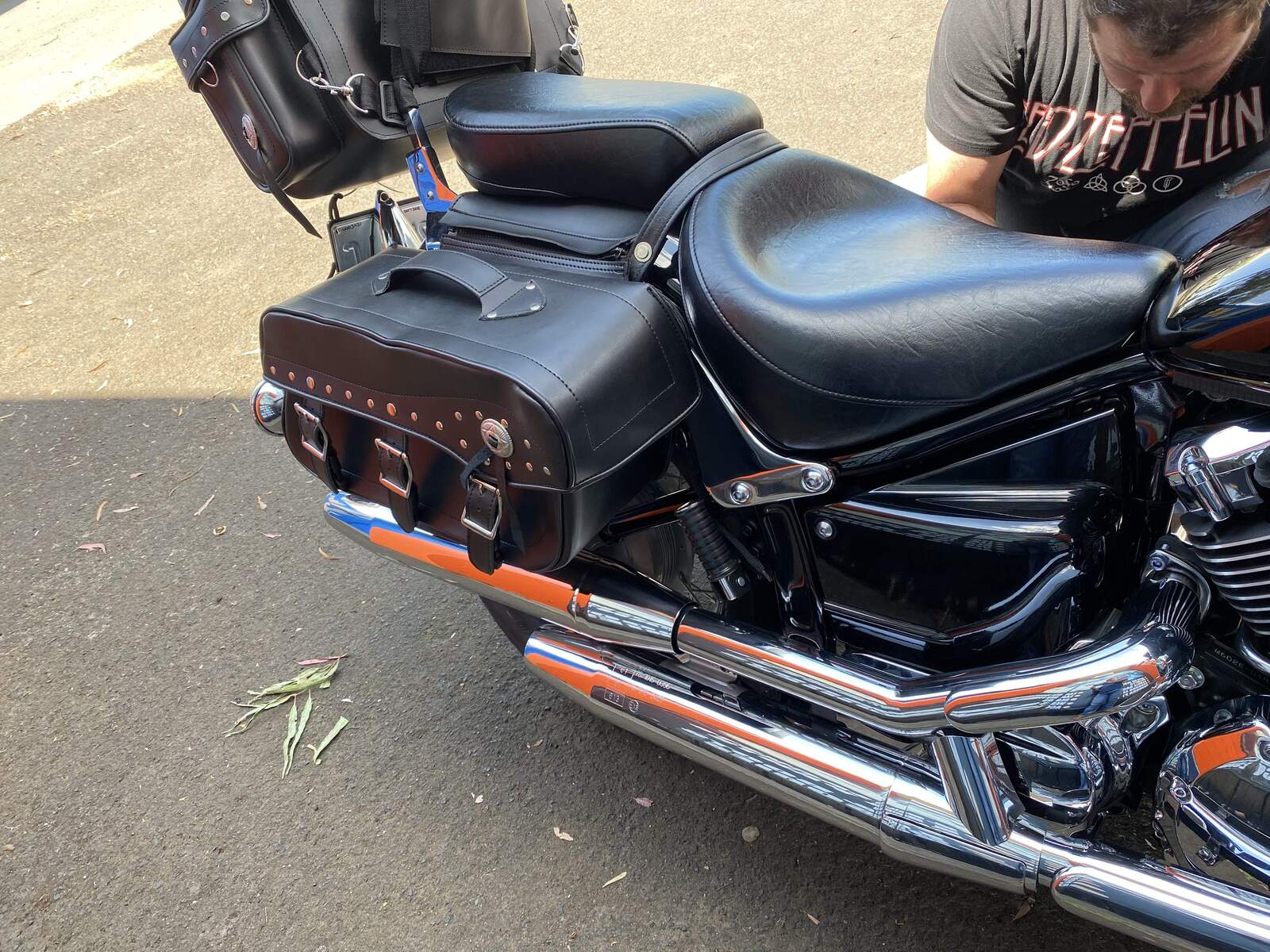 Bikers Gear Australia Fender 3 Buckle Leather Motorcycle Saddlebags Pair PLAIN - Image 4